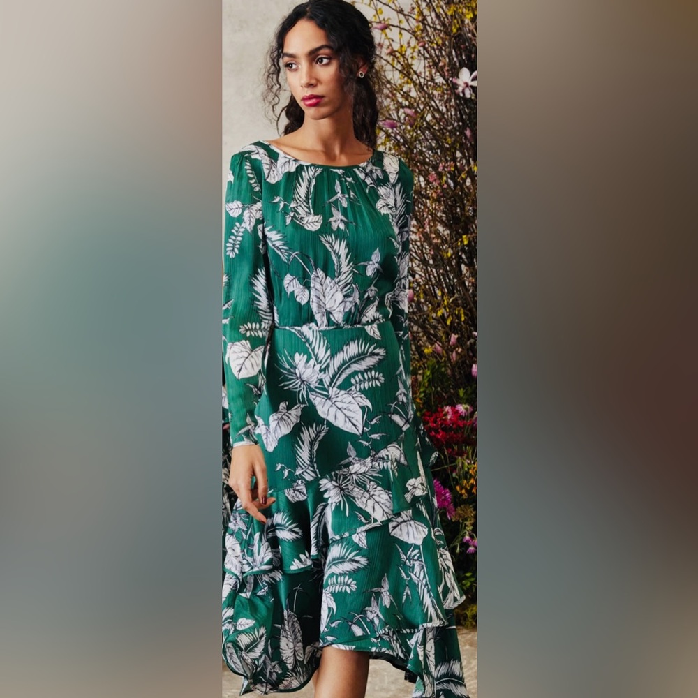 NWT Marchesa Notte Long-Sleeve Asymmetric
Tiered Flounce Dress in Emerald size 8